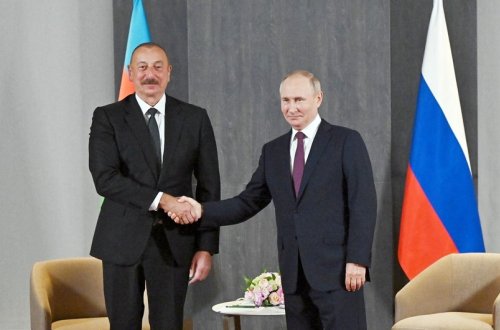 Vladimir Putin Prezident İlham Əliyevə zəng edib