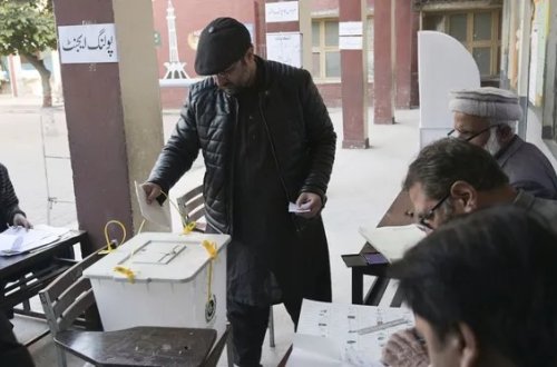 Pakistanda seçki: Telefon və internet xidmətləri KƏSİLDİ