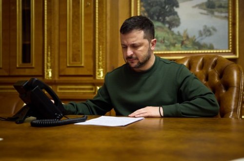 Zelenski hərbi vəziyyətin uzadılması və səfərbərlik haqqında qanun imzalayıb