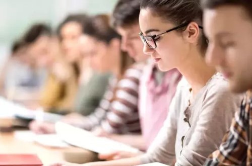 Hollandiya universitetləri əcnəbi tələbələrin sayını məhdudlaşdırmağı planlaşdırır