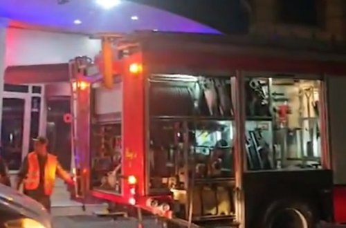 Bakıda hoteldə yanğın: Ana və körpəsi xilas edildi (VİDEO)