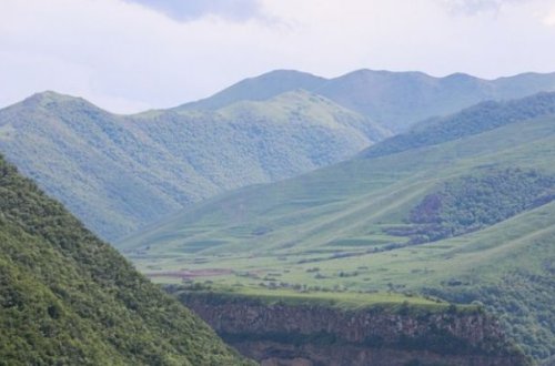 Laçın və Kəlbəcərdə üç yaşayış məntəqəsinin tikintisinə başlanılır