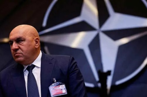 İtaliyanın müdafiə naziri xəstəxanaya yerləşdirilib