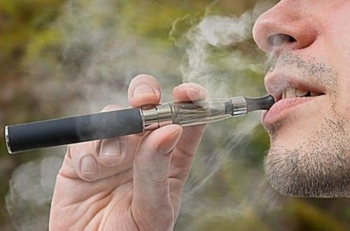 Elektron siqaretdən istifadə edənlərə xəbərdarlıq: Sonsuzluğa səbəb olur