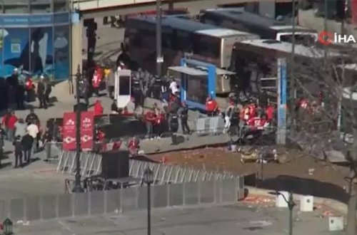 ABŞ-da parad zamanı silahlı hücum edilib