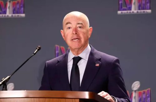 ABŞ-da Mayorkaya qarşı impiçment maddələri qəbul edilib