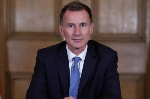 Böyük Britaniyanın maliyyə naziri güclü artıma işarə edir