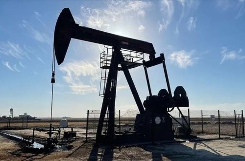 Yanvarda qlobal neft təklifi azalıb