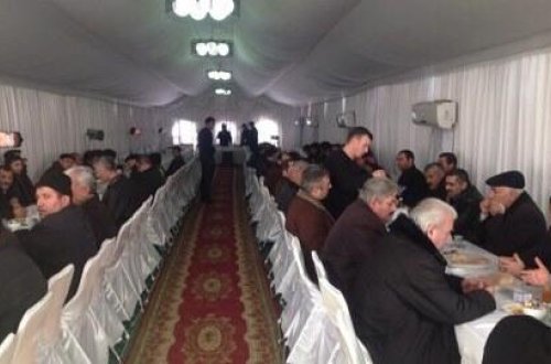 Azərbaycanda QƏRİBƏ OLAY! Kişi tabutda dirildi: MOLLA QAÇDI - VİDEO