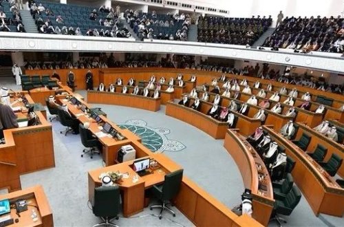 Küveyt əmiri Sabah parlamenti buraxdı