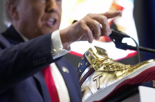 ABŞ-ın keçmiş prezidenti Tramp ayaqqabı və ətir satışına başlayıb