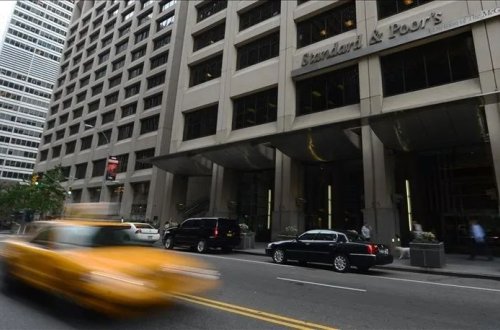 Husilər Qırmızı dənizdə Britaniyaya məxsus yük gəmisini raketlə vurublar