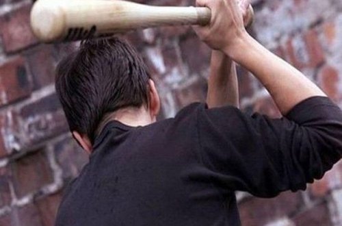 Arvadının qohumunu armaturla döyən şəxsə HÖKM OXUNDU