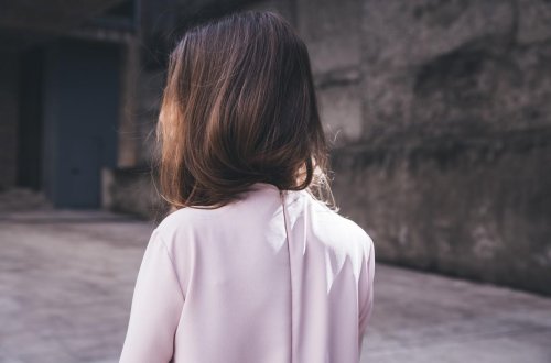 Bakıda anası 16 yaşlı qızı evdən qovdu