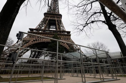 Eyfel qülləsi ziyarətçilər üçün bağlıdır
