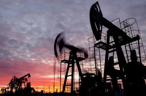 Dollar dəyər itirdikcə neftin qiyməti artıb