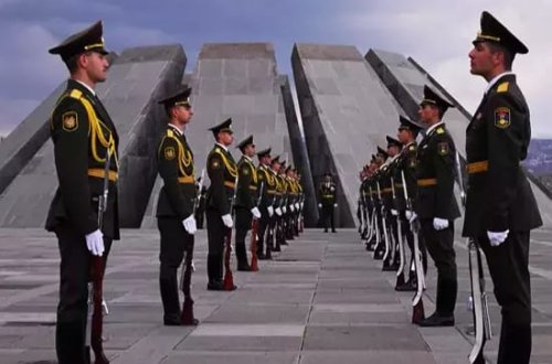 İrəvan və Paris arasında müdafiə sazişi imzalandı