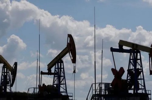 Goldman Sachs Brent markalı neft üçün qiymət proqnozunu artırıb