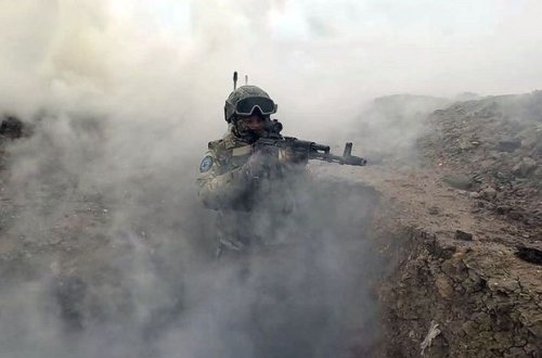 Dəniz xüsusi təyinatlıları zərbə PUA-sı ilə şərti düşmənin müşahidə məntəqələrini sıradan çıxarıblar - VİDEO