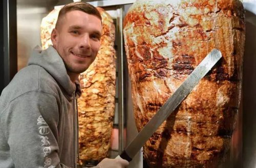 Məşhur futbolçu Lukas Podolski dönərin kralı olub