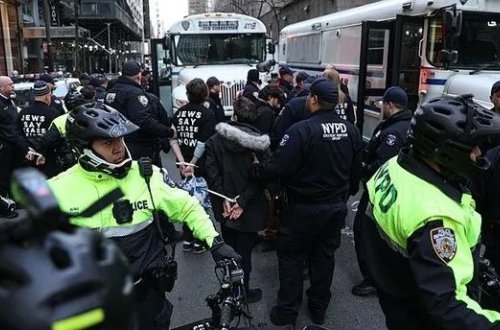 Baydenə etiraz edən Fələstin tərəfdarları saxlanılıb