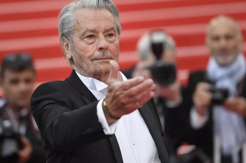 Dünya şöhrətli aktyor Alen Delonun evindən sursat anbarı tapılıb