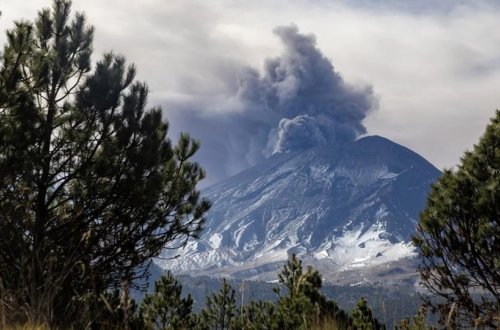 Meksikada vulkan aktivləşməsi nəticəsində uçuşlar ləğv edildi