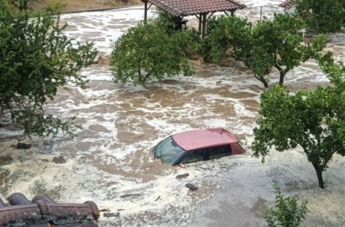 Təbii fəlakət İranın iki bölgəsini cənginə aldı - VİDEO