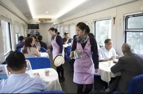 Çinin xidmət sektoru orta səviyyədə böyüdü