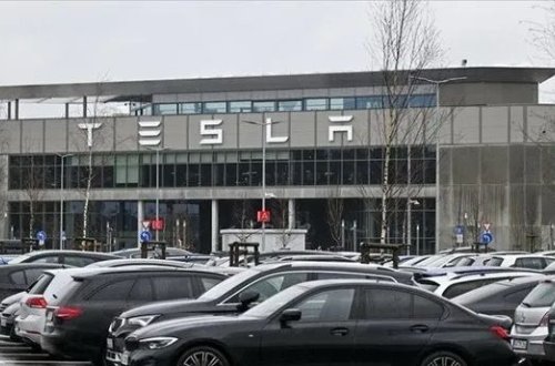 Almaniyada Tesla fabrikində böhran: İstehsal dayandı