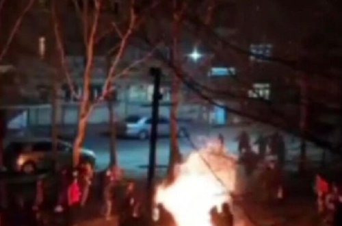 Tonqaldan tullanan azyaşlılar toqquşaraq alova düşdülər - ANBAAN VİDEO