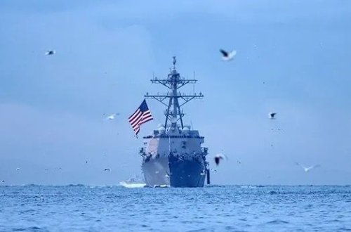 Qırmızı dənizdə ABŞ-ın 2 hərbi gəmisinə raket və İHA hücumu edilib