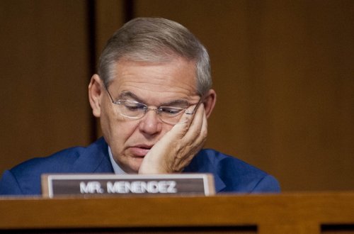 Проармянскому сенатору Менендесу предъявили обвинения в препятствовании правосудию