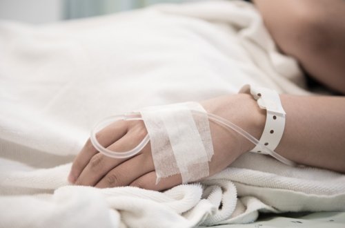 В Астаре 21-летняя девушка получила перелом позвоночника, упав со второго этажа