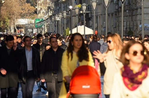 Женщины составляют 50,2% населения Азербайджана