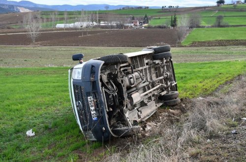 Türkiyədə şagirdləri daşıyan avtobus aşıb, 20 nəfər yaralanıb