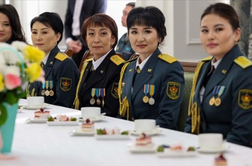 Qazaxıstan ordusunda 12 mindən çox qadın xidmət edir