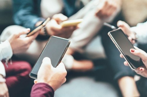 XƏBƏRDARLIQ! Saat 21:00-dək telefon və planşetlərdən maksimum az istifadə edin