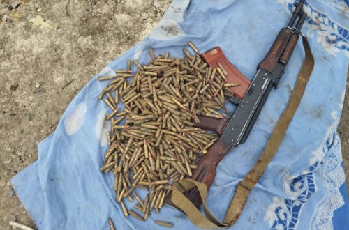 Ağcabədidə polis tərəfindən “Kalaşnikov” markalı avtomat və xeyli sayda patron aşkarlanıb - FOTO