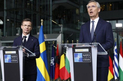 NATO-nun mənzil qərargahında İsveç bayrağı qaldırılıb