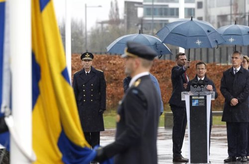 NATO-nun mənzil-qərargahında İsveç bayrağı qaldırıldı