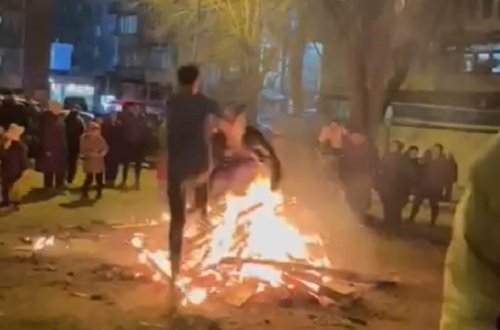 Azyaşlılar toqquşdu, tonqalın içinə düşdülər - ANBAAN VİDEO