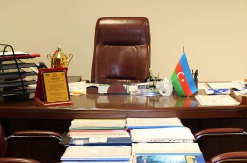 İş otağında intim münasibətdə olan məmur barədə QƏRAR VERİLDİ