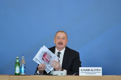 İlham Əliyev Bakı Forumunun iştirakçılarını Fransanın ölkəmizə qarşı qərəzli mövqeyi barədə məlumatlandırıb