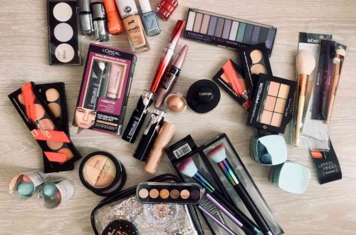 Makiyaj vasitələri alarkən diqqətli olun: Tərkibində bu maddələr varsa...
