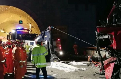 Çində ağır yol qəzasında 14 nəfər ölüb, 37 nəfər yaralanıb