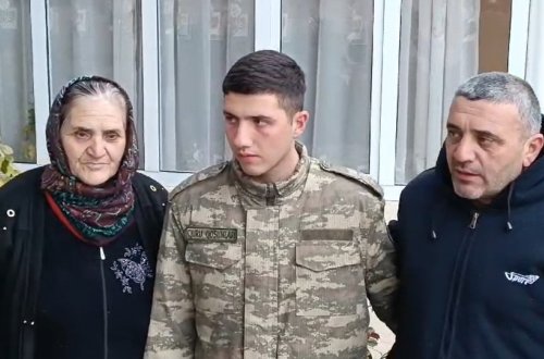Əsirlikdən qayıdan əsgər ailəsinə qovuşdu - VİDEO