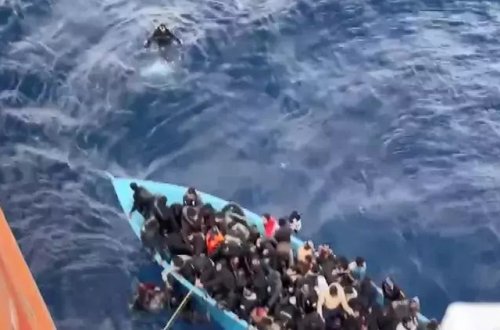 Türkiyə tanker gəmisi boğulan 120 qaçqını xilas edib