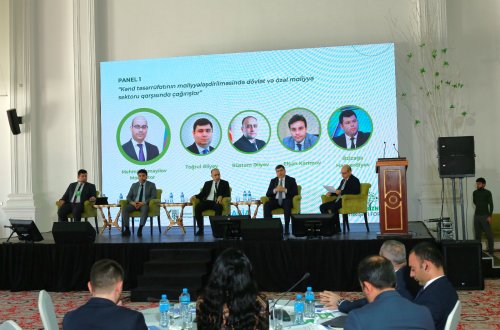 Qubada III Aqrobiznesin İnkişafı Forumu çərçivəsində panel sessiyalar keçirilir