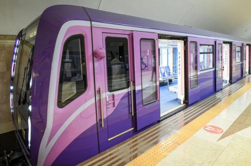 Bakıda turistlər metro deposuna gizli daxil olub, qatarlara ziyan vurublar